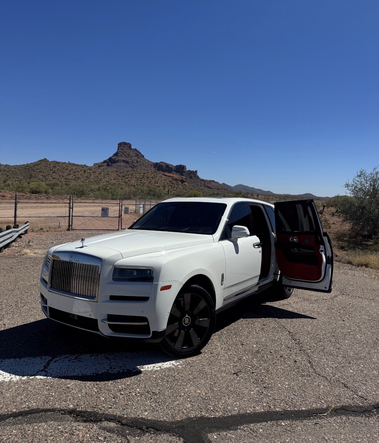 Rolls-Royce Cullinan photo 2