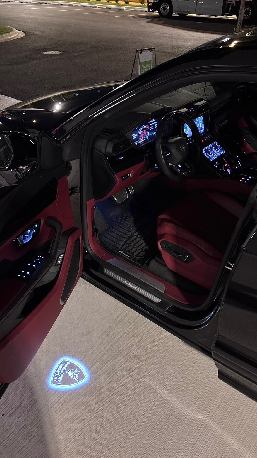 Lamborghini Urus photo 4