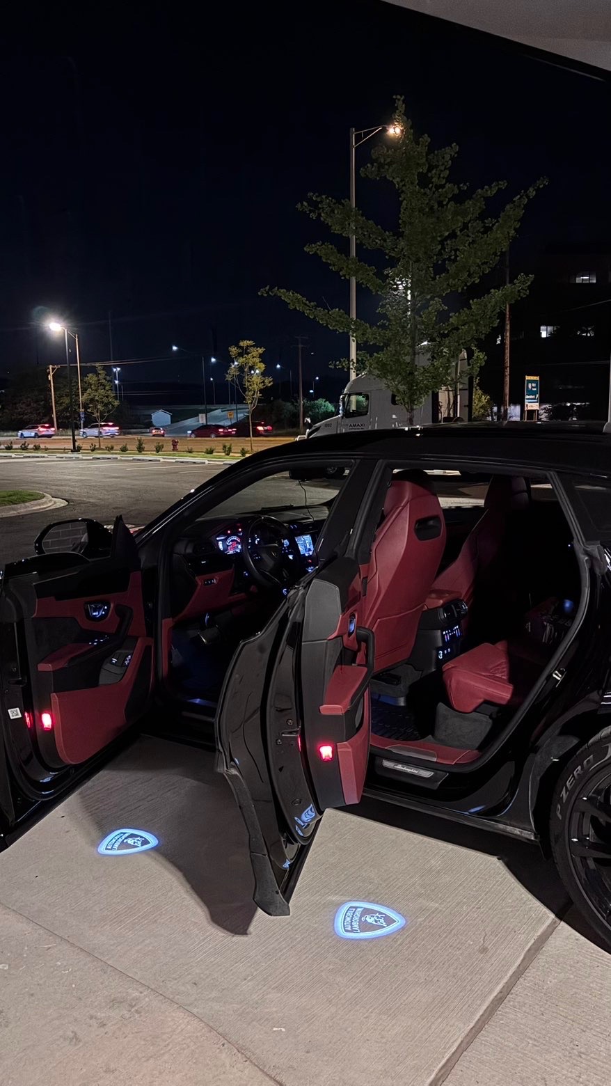 Lamborghini Urus photo 3