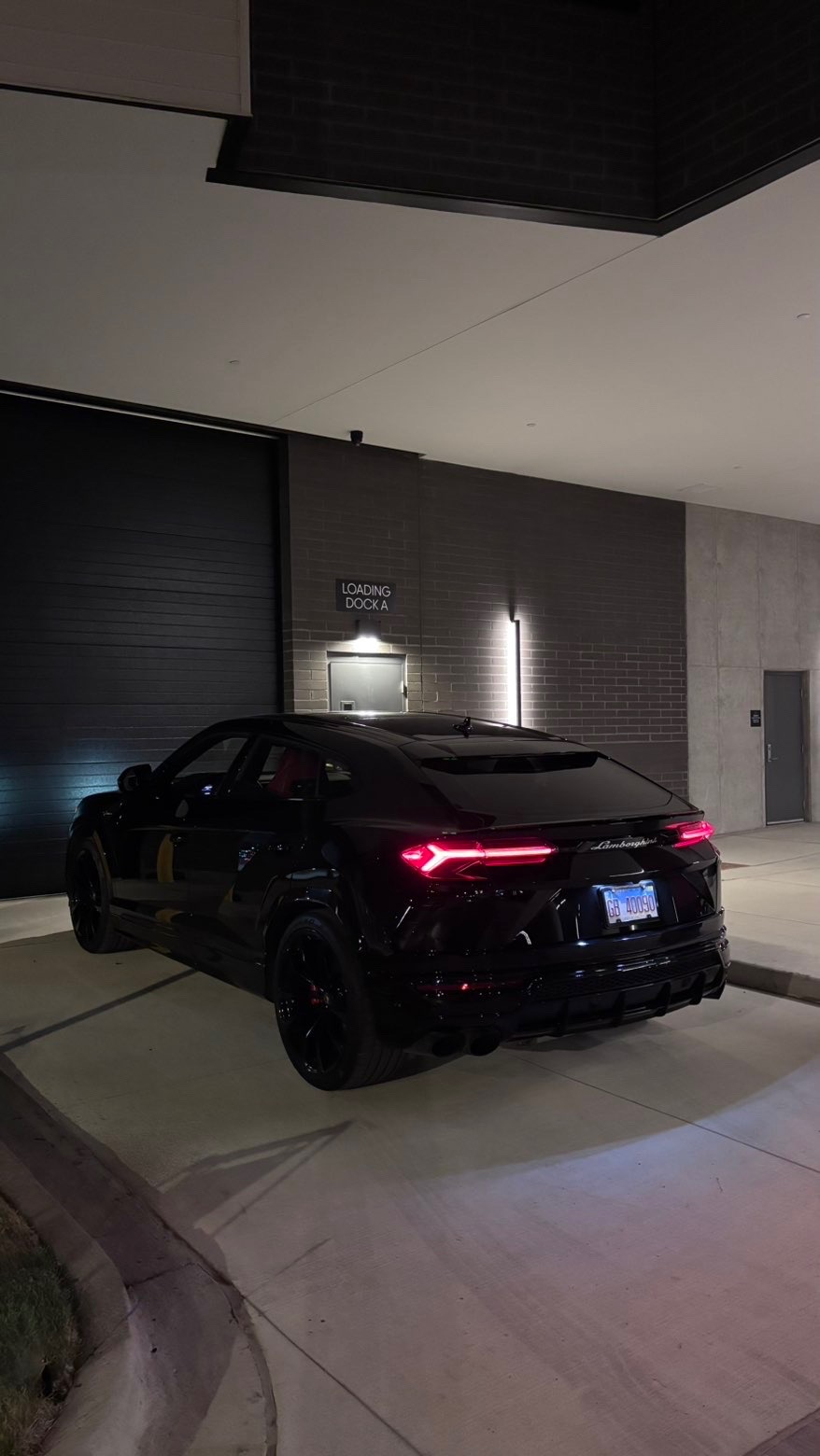 Lamborghini Urus photo 2