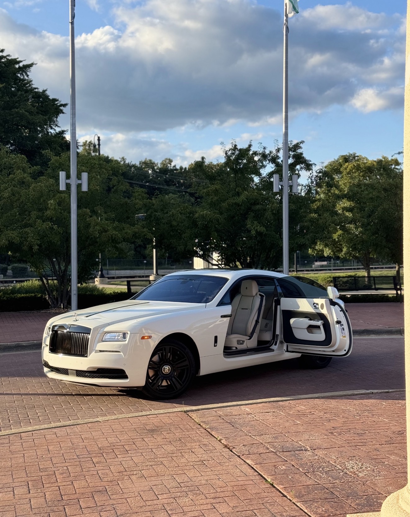 Rolls-Royce Wraith photo 3